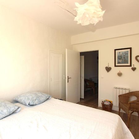 Joli Appartement Avec Balcon Au Coeur De Forcalquier Luaran gambar
