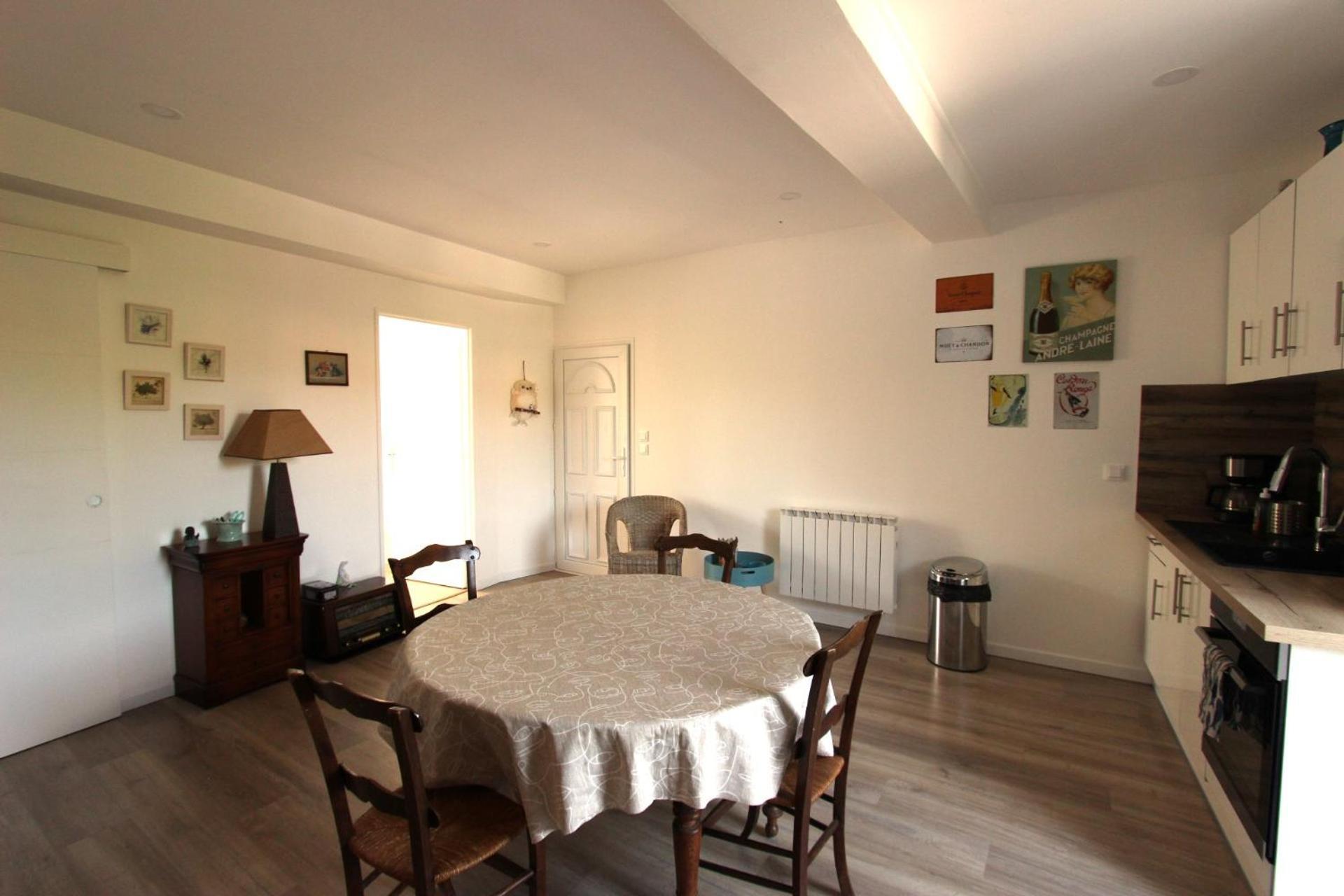 Joli Appartement Avec Balcon Au Coeur De Forcalquier Luaran gambar
