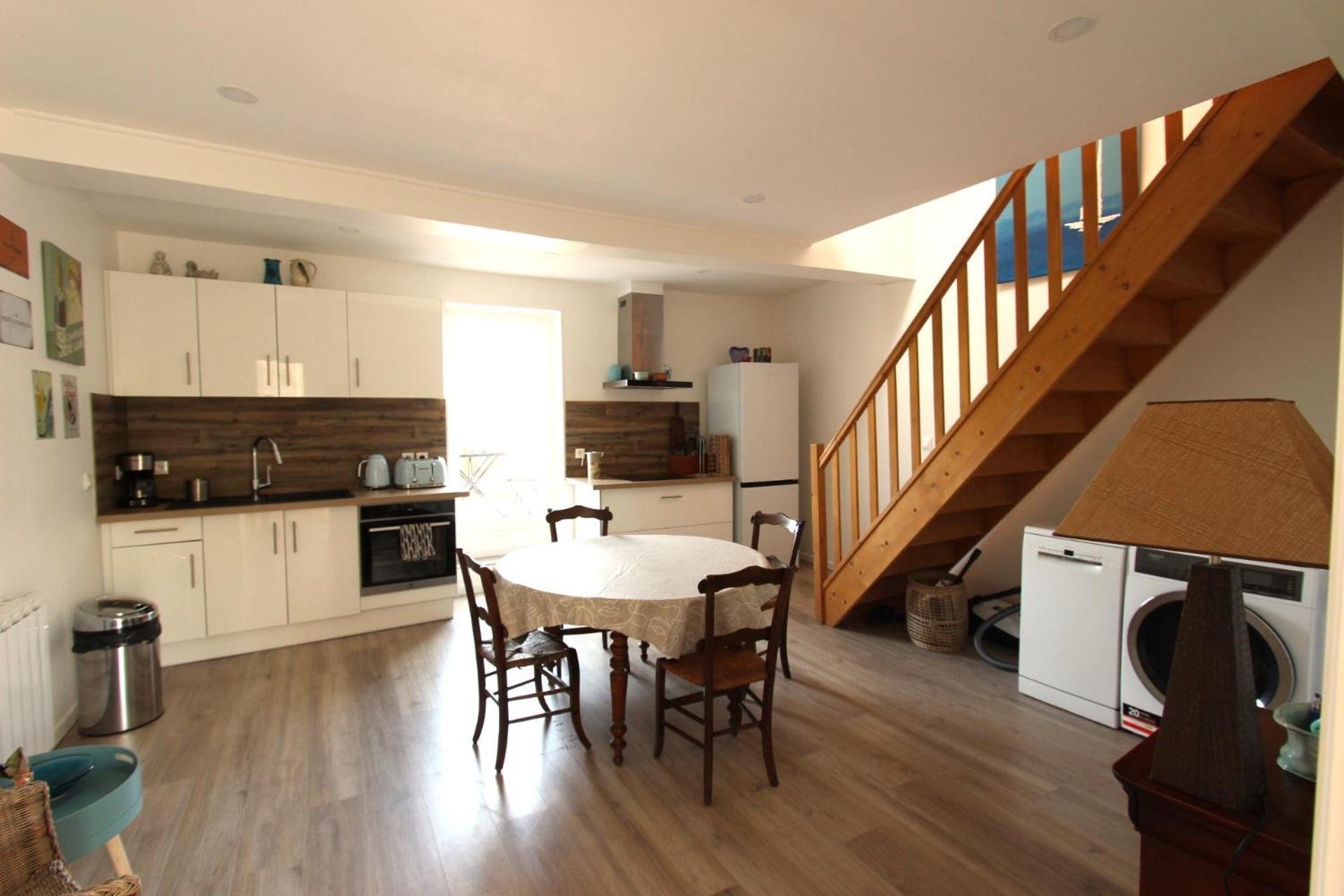 Joli Appartement Avec Balcon Au Coeur De Forcalquier Luaran gambar
